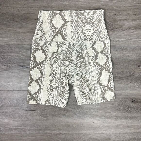 NWT Beach Riot Pink Animal Print Biker Shorts XS Size Active New - Picture 4 of 10